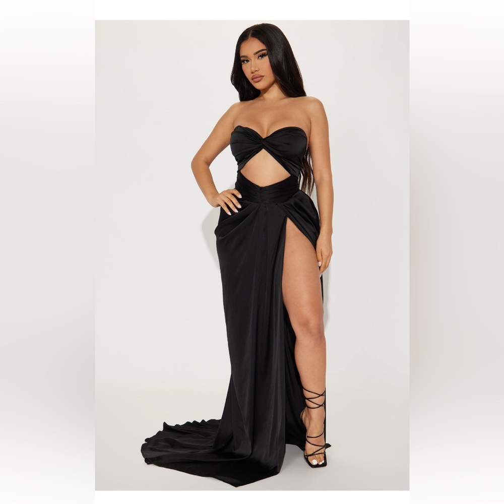 New Inventory 🔥Sweetheart Satin Gown🔥